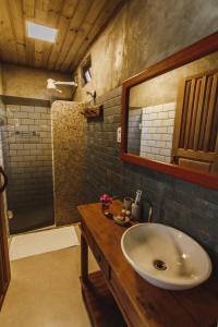 a bathroom with a sink and a shower at Pousada Da Praia CARAIVA in Caraíva