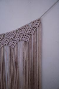 una cortina está colgando de una pared en Adara Homestay, en Banyuwangi