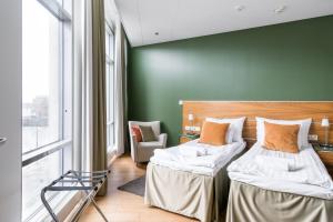 Postel nebo postele na pokoji v ubytování Hiisi Hotel Helsinki Jätkäsaari