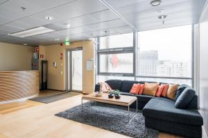 Posezení v ubytování Hiisi Hotel Helsinki Jätkäsaari