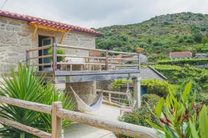 Nespecifikovaný výhled na hory nebo výhled na hory při pohledu z prázdninového domu