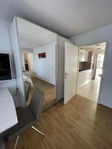 TV a/nebo společenská místnost v ubytování Apartments Anamarija