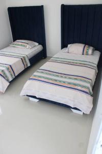 Ein Bett oder Betten in einem Zimmer der Unterkunft Hermosa Casa Grande De 3 Pisos Barranquilla