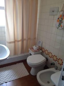 a bathroom with a white toilet and a sink at Micuman Habitaciones en microcentro con baño privado in San Miguel de Tucumán