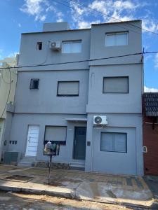 Budova, kde se apartmán nachází + 9 fotografií