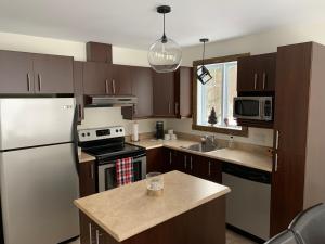 O bucătărie sau chicinetă la Condo Mont-Édouard 2