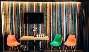 TV a/nebo společenská místnost v ubytování Loft Hotel + 37 fotografií