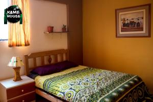 מיטה או מיטות בחדר ב-Kame House hostel