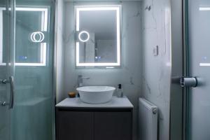 Koupelna v ubytování Modern-Lux Central 1 Bedroom Condo