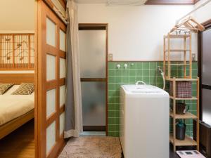 Postel nebo postele na pokoji v ubytování Yukari Shijo Kyoto
