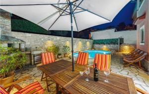 Patio nebo venkovní prostory v ubytování Two-Bedroom Holiday Home In Banjole