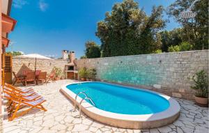 Bazén v ubytování Two-Bedroom Holiday Home In Banjole nebo v jeho okolí + 27 fotografií