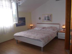 Een bed of bedden in een kamer bij Apartments Vanda