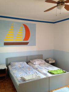 Een bed of bedden in een kamer bij Apartments Vanda