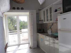 Een keuken of kitchenette bij Apartments Vanda