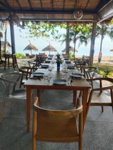 Ein Restaurant oder anderes Speiselokal in der Unterkunft Margarita Beach 