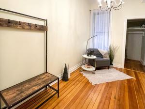 a living room with a couch and a chair at Perfect Wrigleyville Stay in Chicago