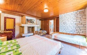 Postel nebo postele na pokoji v ubytování 1 Bedroom Lovely Apartment In Rabac
