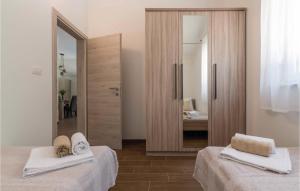 Posteľ alebo postele v izbe v ubytovaní Two-Bedroom Holiday Home In Vodnjan