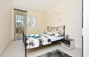 Posteľ alebo postele v izbe v ubytovaní Four-Bedroom Holiday Home In Lecevica