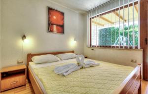 Llit o llits en una habitació de Beautiful Home In Buje With Kitchen