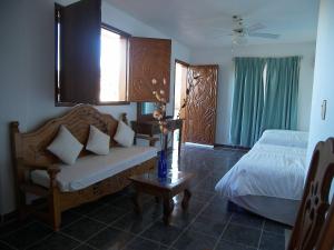 a living room with a couch and a bed in it at Hotel Paradise Lagoon in El Coacoyul +19 photos