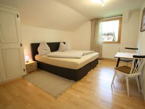 Postel nebo postele na pokoji v ubytování Cozy Apartment in Niedernsill with Garden
