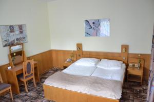 Posteľ alebo postele v izbe v ubytovaní Karat