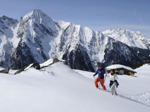 Chalet in Mayrhofen near Ski Lifts v zime