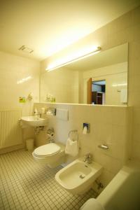 Koupelna v ubytování Hotel Senator München + 25 fotografií