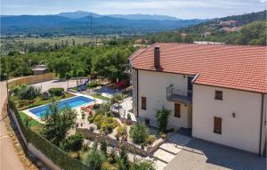 Výhled na bazén z ubytování Nice Home In Vinjani Donji With Wifi nebo okolí