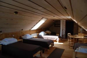 Voodi või voodid majutusasutuse Avinurme Hostel toas