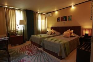 Postel nebo postele na pokoji v ubytování Manila Manor Hotel