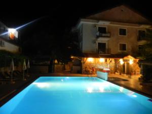 Bazén v ubytování Star Hotel nebo v jeho okolí