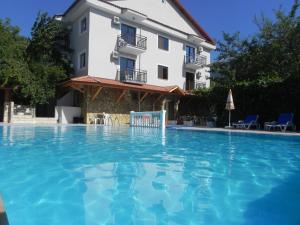 Bazén v ubytování Star Hotel nebo v jeho okolí