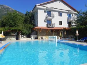 Bazén v ubytování Star Hotel nebo v jeho okolí