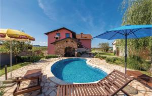 Piscina a Stunning Home In Ozalj With 5 Bedrooms, Wifi And Outdoor Swimming Pool o a prop