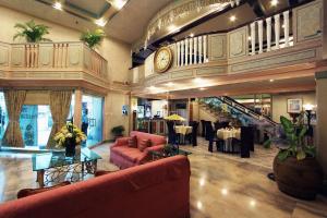 Posezení v ubytování Manila Manor Hotel