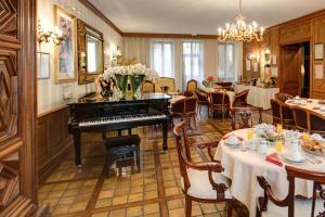 Hôtel Le Cep & Spa餐厅或其他用餐的地方
