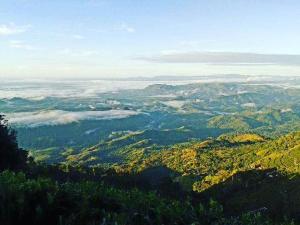 a view of a valley from the top of a mountain at Bel View Guest House in Haputale