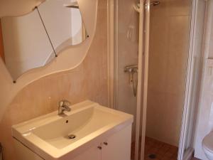 A bathroom at Chalet in Piesendorf near Ski Slopes