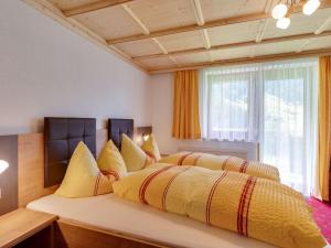Posteľ alebo postele v izbe v ubytovaní Apartment in Kappl near Ski Slopes