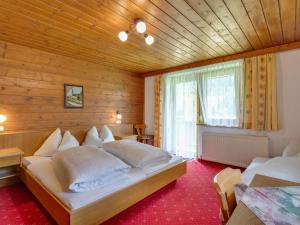 Posteľ alebo postele v izbe v ubytovaní Apartment in Kappl near Ski Slopes