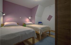 Postel nebo postele na pokoji v ubytování Awesome Home In Strigova With Wifi