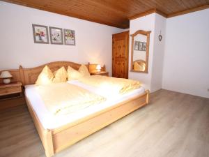 מיטה או מיטות בחדר ב-Mansion in Eben near Ski Salzburger Sportwelt