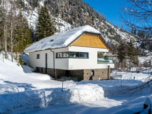Chalet in Mauterndorf near Ski Lift v zimě