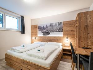 Postel nebo postele na pokoji v ubytování Chalet in Mauterndorf near Ski Lift
