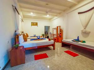 Letto o letti in una camera di Sigiri Tarushan Home Stay