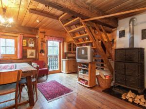 a living room with a table and a tv in a cabin at Chalet near Lake Klopeiner with sauna in Feistritz ob Bleiburg