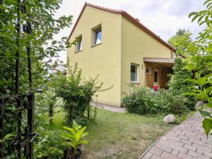 Galeriebild der Unterkunft Lively Holiday Home in Wien with Private Garden in Wien